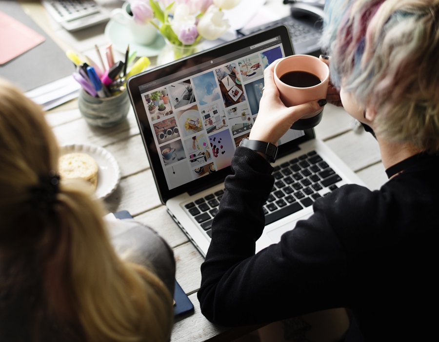 Persoana postand pe blog